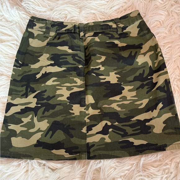 AKIRA Camouflage Cargo Mini Skirt Size Small - Picture 6 of 6